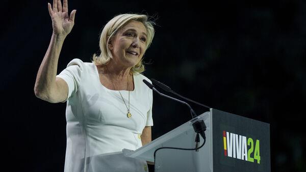 Le Pen somewhat eases investor co<em></em>ncerns with promise not to push out Macron